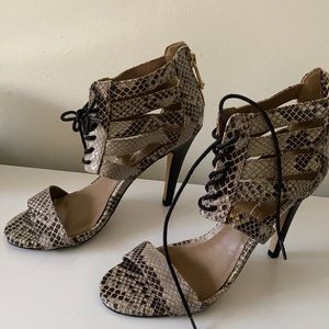 Snake print heels🐍